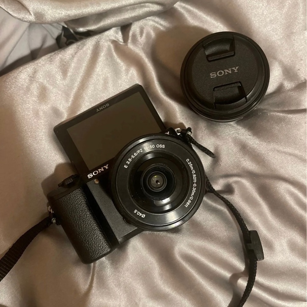 Sony alpha 5100 Mirrorless camera bundle with 16-50mm